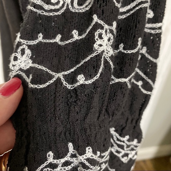 Free People off shoulder embroidered sleeve black size small - Picture 4 of 7